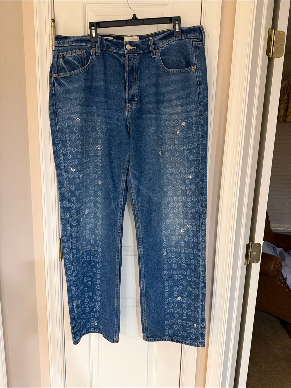 Universal Thread Women's Straight Leg Jeans in Blue with Floral Print, Size 16